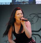 Amy Lee : amy-lee-1316650315.jpg