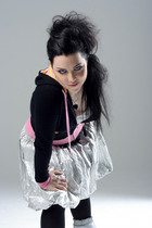 Amy Lee : amy-lee-1316650336.jpg