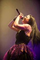 Amy Lee : amy-lee-1398534920.jpg