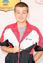 Angus T. Jones : angus-t-jones-1358446353.jpg