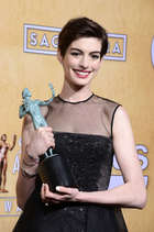 Anne Hathaway : anne-hathaway-1360235072.jpg