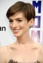 Anne Hathaway : anne-hathaway-1360235592.jpg