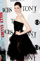 Anne Hathaway : anne-hathaway-1379354608.jpg