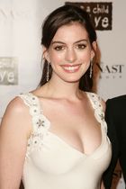 Anne Hathaway : anne-hathaway-1379529357.jpg