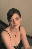 Anne Hathaway : anne-hathaway-1379618258.jpg