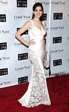 Anne Hathaway : anne-hathaway-1381090624.jpg