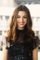 Anne Hathaway : anne-hathaway-1391441039.jpg