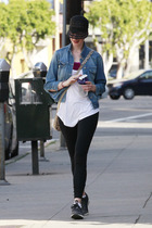 Anne Hathaway : anne-hathaway-1401989054.jpg