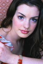 Anne Hathaway : anne_hathaway_1266423608.jpg