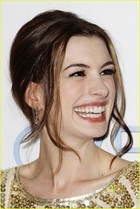 Anne Hathaway : anne_hathaway_1291656066.jpg