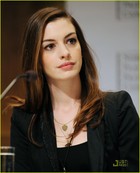 Anne Hathaway : anne_hathaway_1292182224.jpg