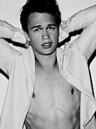 Ansel Elgort : ansel-elgort-1460519705.jpg