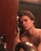 Ansel Elgort : ansel-elgort-1559434142.jpg