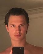 Ansel Elgort : ansel-elgort-1559437202.jpg