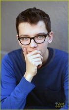 Asa Butterfield : asa-butterfield-1414524945.jpg