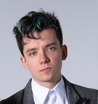 Asa Butterfield : asa-butterfield-1525005409.jpg