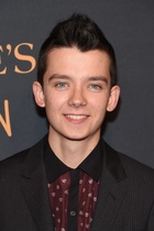 Asa Butterfield : asa-butterfield-1534716002.jpg