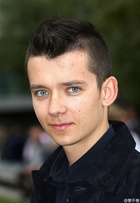 Asa Butterfield : asa-butterfield-1534730702.jpg