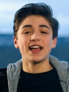 Asher Angel : asher-angel-1523151218.jpg