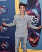 Asher Angel : asher-angel-1534130633.jpg