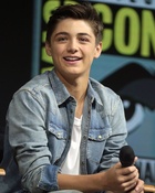 Asher Angel : asher-angel-1536025995.jpg