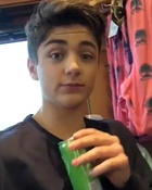 Asher Angel : asher-angel-1544028451.jpg