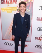 Asher Angel : asher-angel-1552706309.jpg