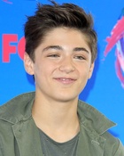 Asher Angel : asher-angel-1558105601.jpg