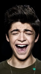 Asher Angel : asher-angel-1568159128.jpg