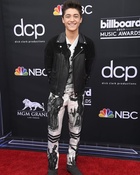 Asher Angel : asher-angel-1574961642.jpg