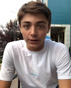 Asher Angel : asher-angel-1592874806.jpg