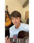 Asher Angel : asher-angel-1601929729.jpg