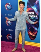 Asher Angel : asher-angel-1609976381.jpg