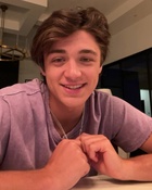 Asher Angel : asher-angel-1626634419.jpg