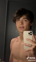 Asher Angel : asher-angel-1635009822.jpg