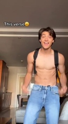 Asher Angel : asher-angel-1670256419.jpg