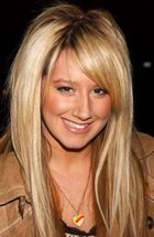 Ashley Tisdale : TI4U_u1140915606.jpg