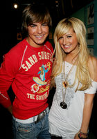 Ashley Tisdale : TI4U_u1188146845.jpg