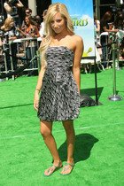 Ashley Tisdale : ashley_tisdale_1258393016.jpg