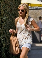 Ashley Tisdale : ashley_tisdale_1269706781.jpg