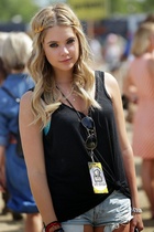 Ashley Benson : ashley-benson-1426969223.jpg