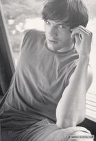 Ashton Kutcher : BW015b.jpg