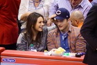 Ashton Kutcher : TI4U1401555567.jpg