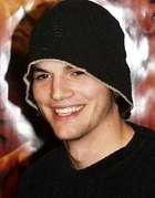 Ashton Kutcher : TI4U_u1136404856.jpg