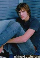 Ashton Kutcher : TI4U_u1138088722.jpg