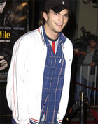 Ashton Kutcher : TI4U_u1138944121.jpg