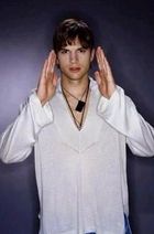 Ashton Kutcher : TI4U_u1139694566.jpg