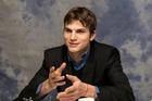 Ashton Kutcher : TI4U_u1147240354.jpg