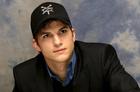 Ashton Kutcher : TI4U_u1147240398.jpg