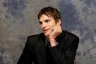 Ashton Kutcher : TI4U_u1147240429.jpg